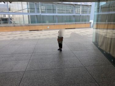 東京国際フォーラム7階のラウンジで新幹線が見えると思ったら閉鎖されてた件